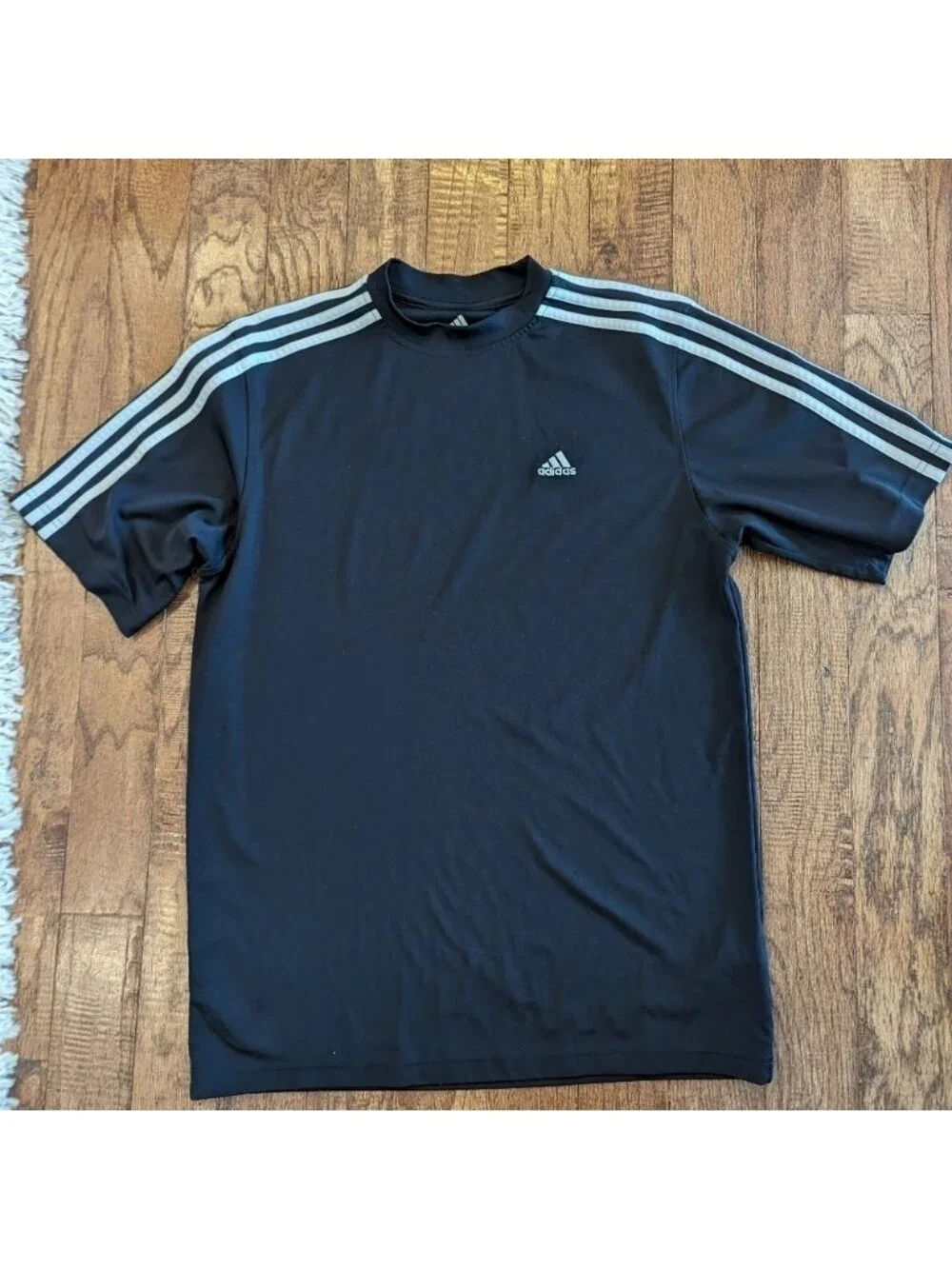 ADIDAS 3 Stripes tech t-shirt Mid weight Size M